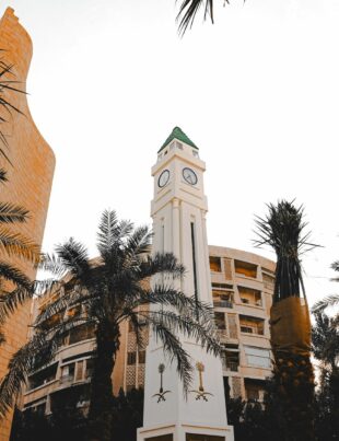 ضريبة القيمة المضافة على الهدايا والعينات: ما تحتاج تعرفه لتجنب المفاجآت الضريبية