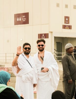 كيف تستغل موسم الحج لتقليل خسارة تحويل الدولار أو اليورو إلى الريال