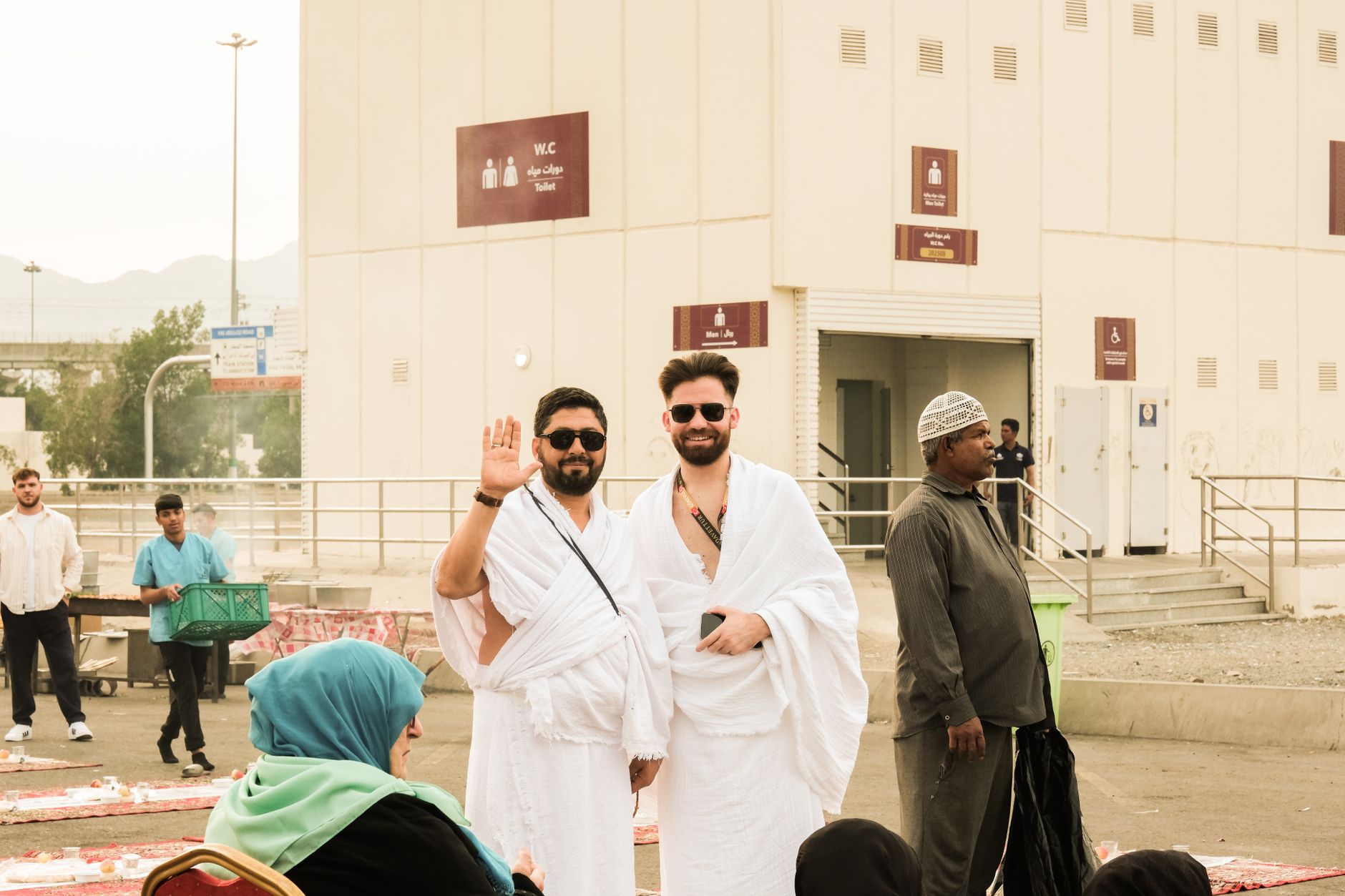كيف تستغل موسم الحج لتقليل خسارة تحويل الدولار أو اليورو إلى الريال