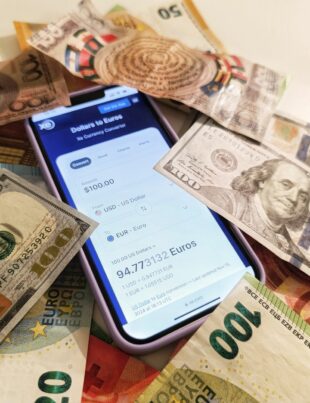 تداول EUR/USD داخل النطاق: طريقة عملية باستخدام بولينجر باند ومؤشر القوة النسبية