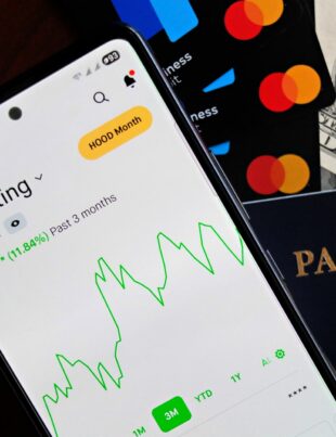 كيف تختار بنكًا يدمج أدوات تخطيط مالي داخل حسابك