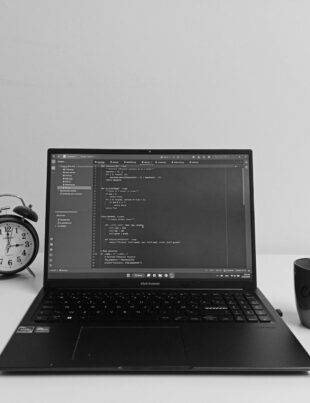 من فكرة تطبيق No‑Code إلى خدمة فريلانسر مستقرة: خطوات عملية للربح من الإنترنت