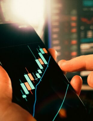 مؤشر تدفق الأموال (MFI): دليل عملي لتوقيت صفقات الأسهم العربية