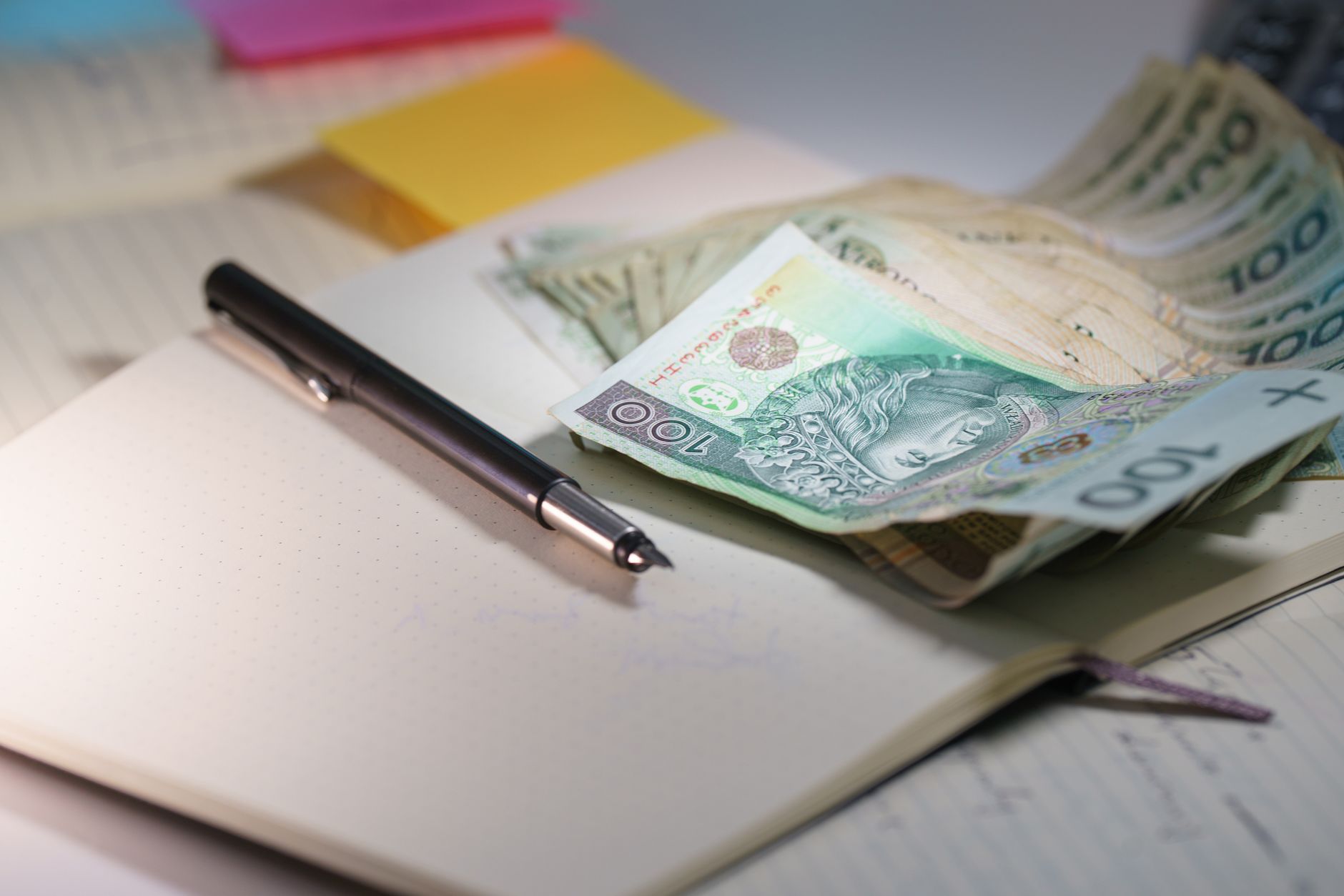 دليل اختيار حساب بنكي لتسليم رواتب العاملين المنزليين بدون رسوم إضافية