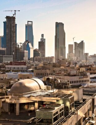 النفط وأسعار السكن: ما يهم سكان المدن الصغيرة في السعودية