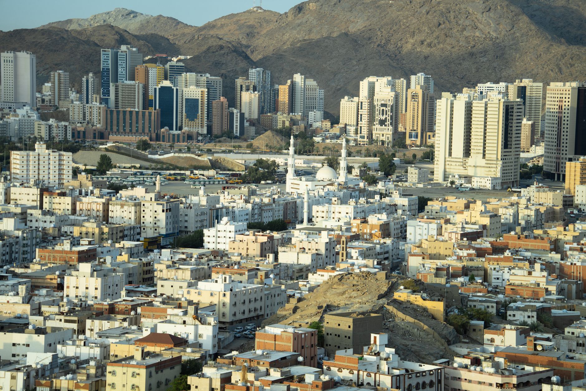 كيف يؤثر تقلب أسعار النفط على إيجارات الشقق السكنية في السعودية