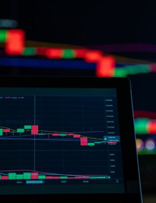 تقلب أسعار النفط يخلّف صدمة على صناديق الاستثمار العقاري في السعودية: ما الذي يجب أن تعرفه الآن