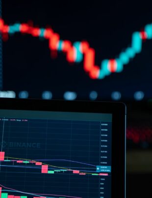 كيف تتحكم في عواطفك وتبني عقلية ثابتة عند تداول EUR/USD