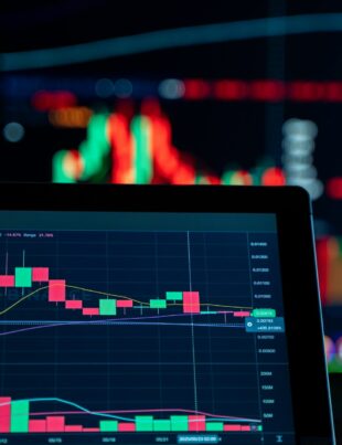 استراتيجية استغلال تقارير مديري المشتريات لتوقع تحركات EUR/USD