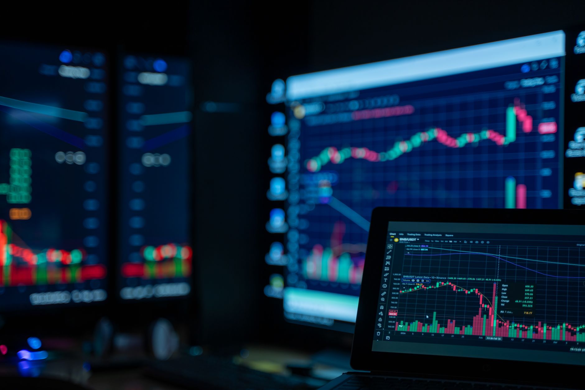 توقع تقلب EUR/USD بنموذج GARCH: دليل عملي للمتداول العربي