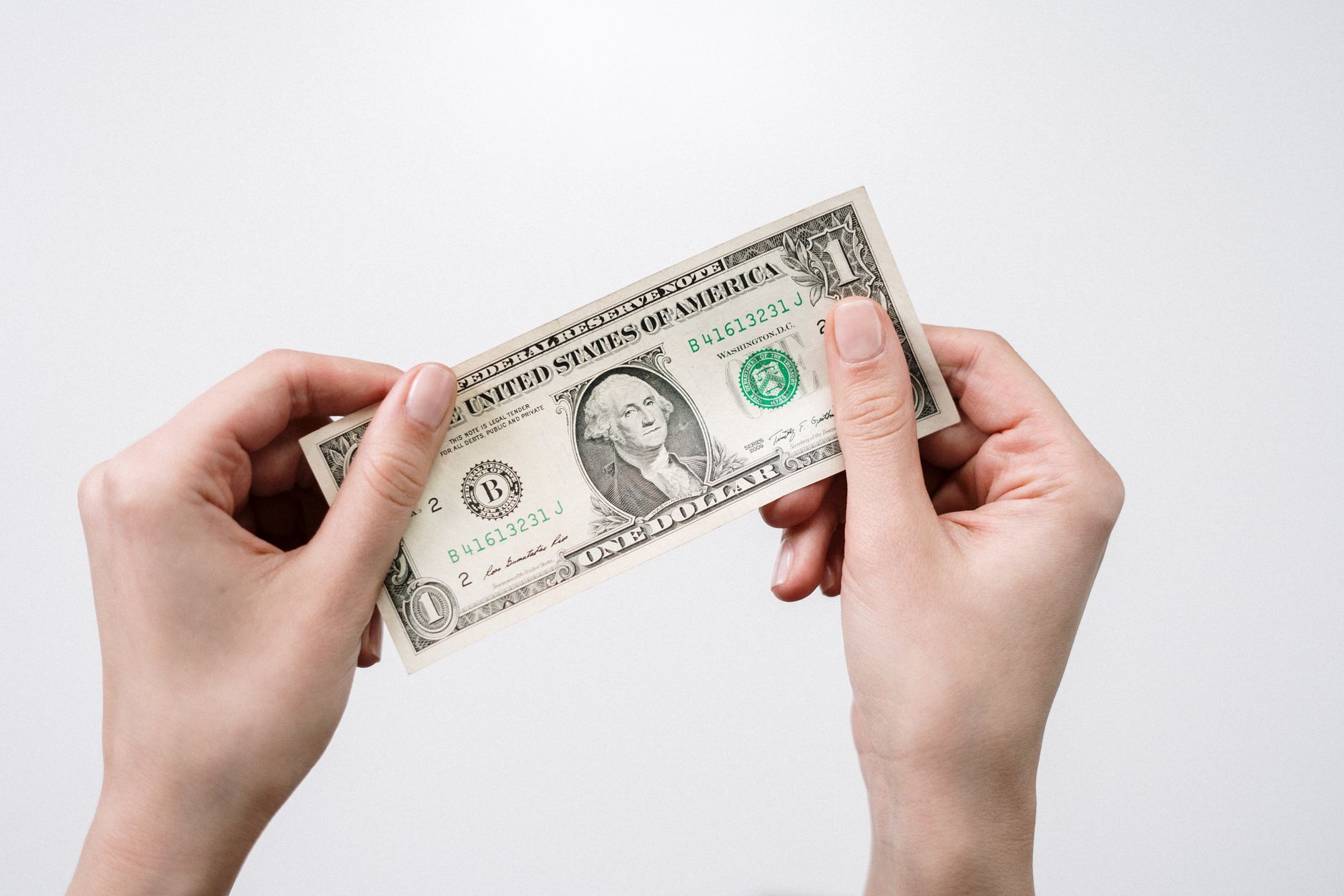 كيف يخفّف المتوسط المتسلسل خسارة تحويل الدولار إلى الريال