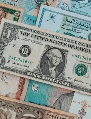 مخزون العملة الأجنبية: استراتيجية ذكية لتقليل خسارة تحويل الدولار واليورُو إلى الريال