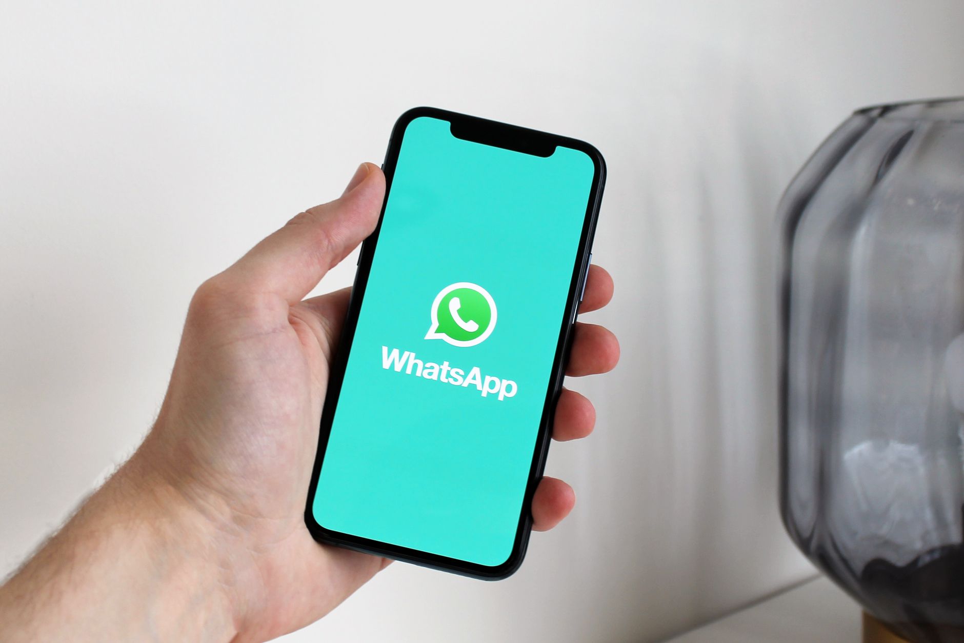 من بوت واتساب إلى دخل ثابت: كيف تبني خدمة فريلانسر لتصميم وتشغيل بوتات الأعمال