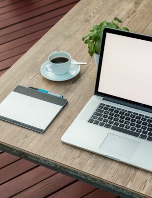 كيف تحول مهارة إعداد الـ Pitch Deck إلى خدمة فريلانس تدعم دخلًا ثابتًا