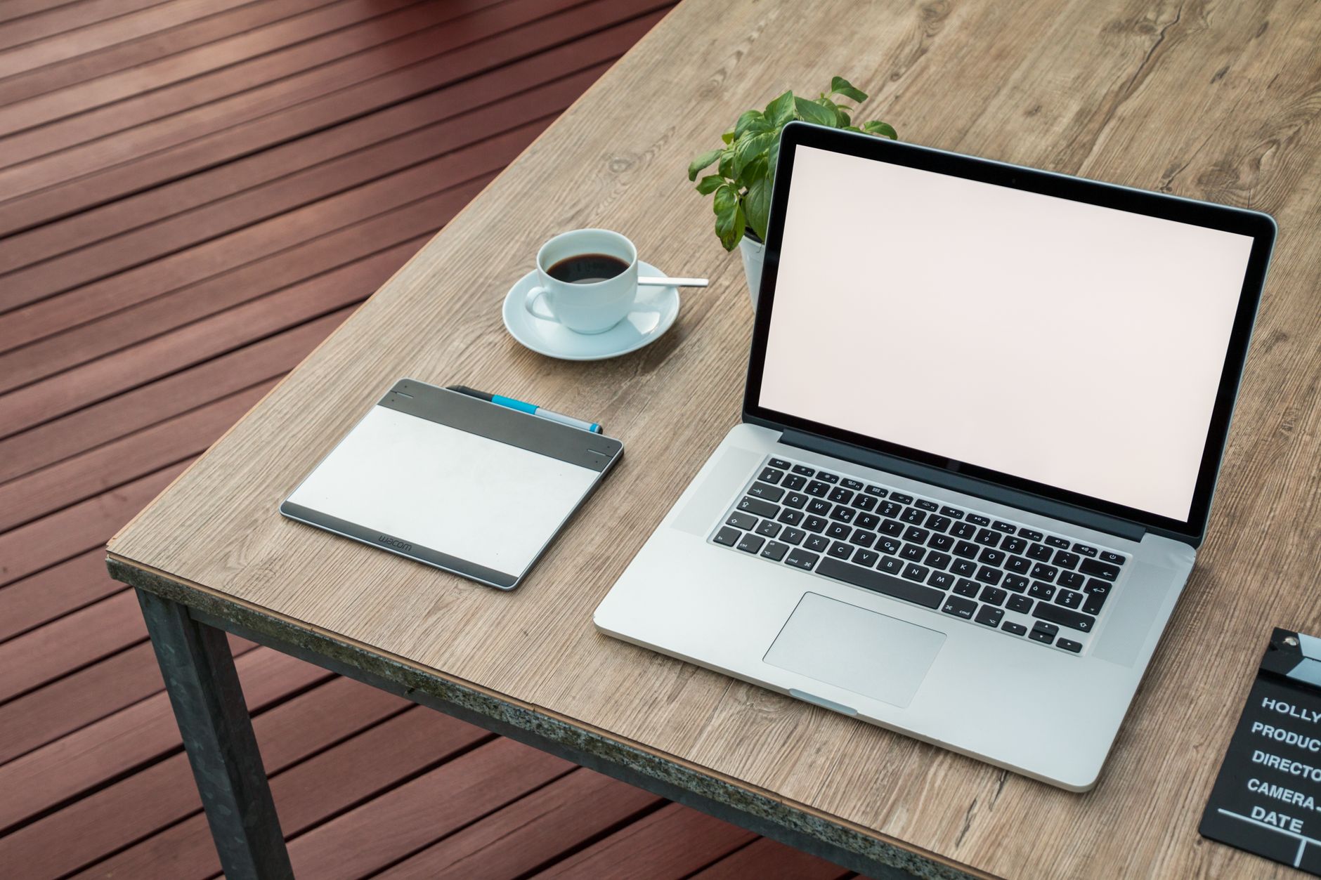 كيف تحول مهارة إعداد الـ Pitch Deck إلى خدمة فريلانس تدعم دخلًا ثابتًا