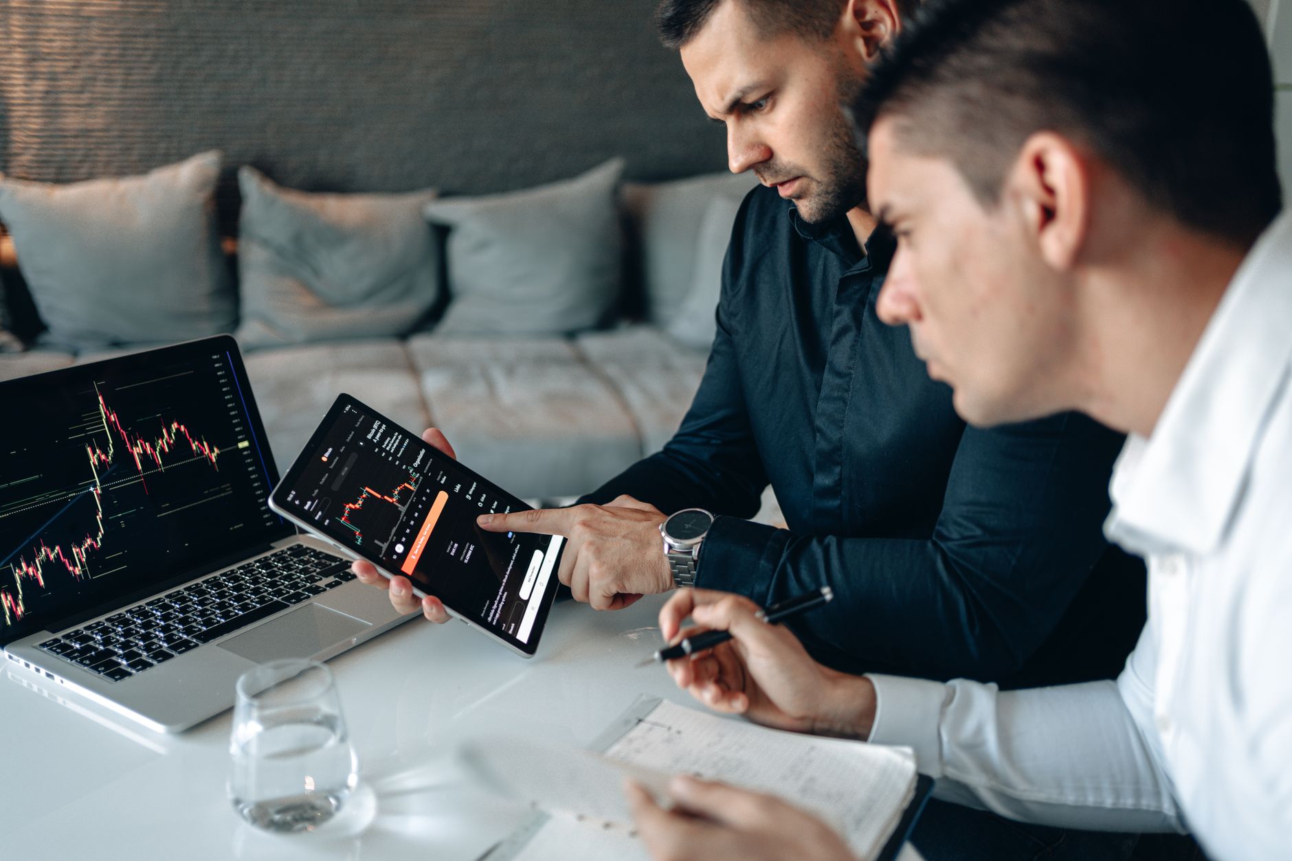 كيف تقيم فريق مشروع عملة رقمية قبل أن تستثمر