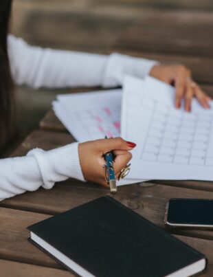 من تنظيم مواعيدك إلى دخل ثابت: دليلك لبناء خدمة فريلانس لإدارة الجداول