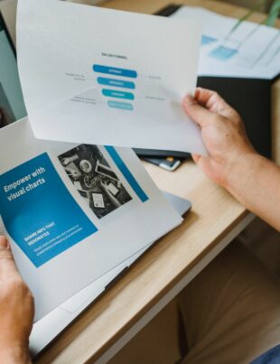 من تدقيق البيانات إلى دخل ثابت: كيف تُحوِّل مهارة تنظيف البيانات إلى خدمة فريلانسر مستمرة