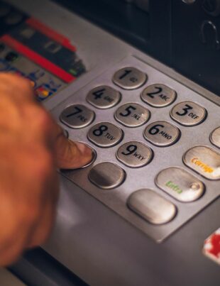 كيف تعزز أمان حسابك البنكي بخطوات بسيطة ومصادقة متعددة العوامل
