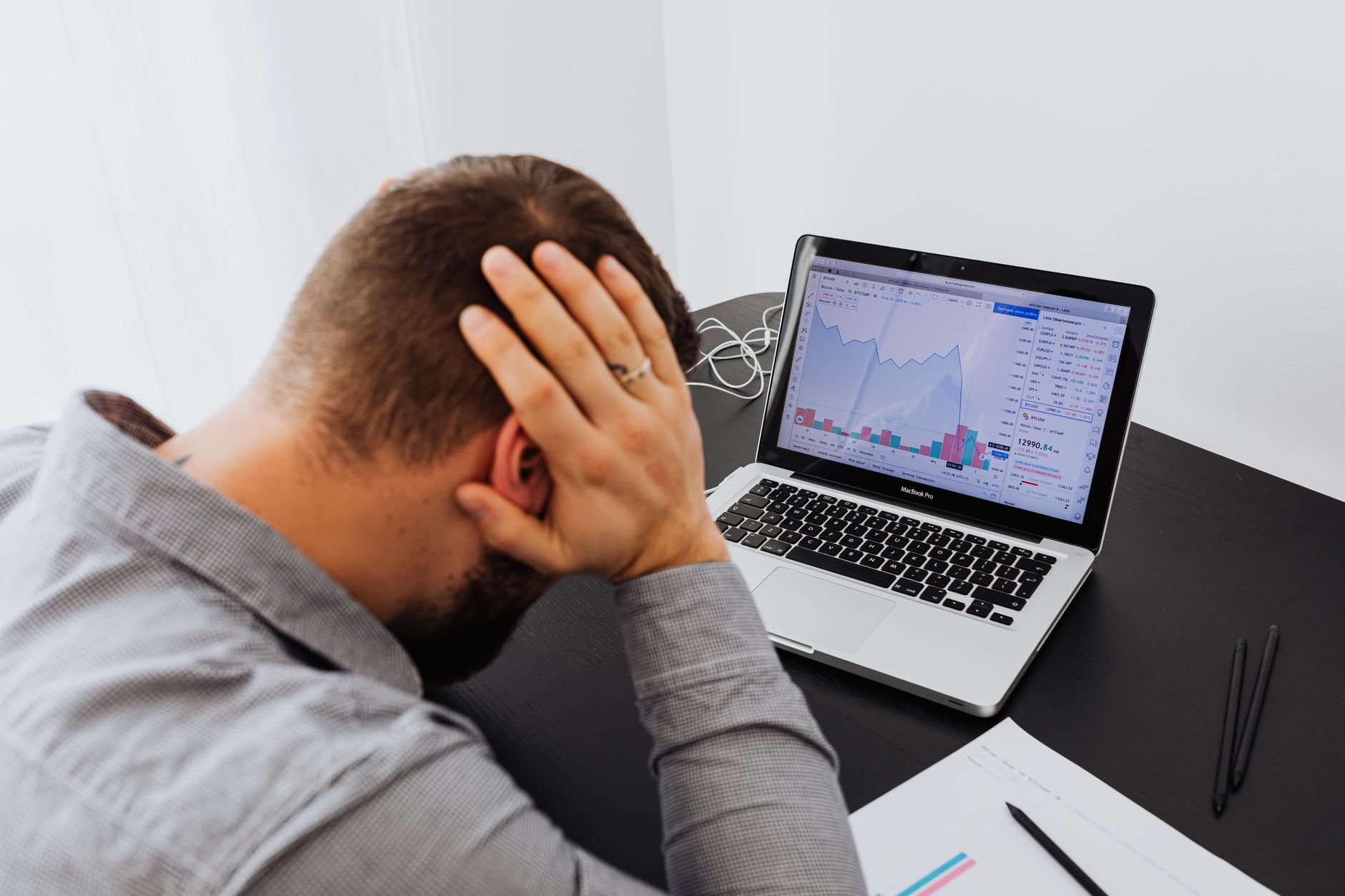اختبار الضغط لصناديق الاستثمار: دليل عملي للمستثمر العربي لتقييم المخاطر