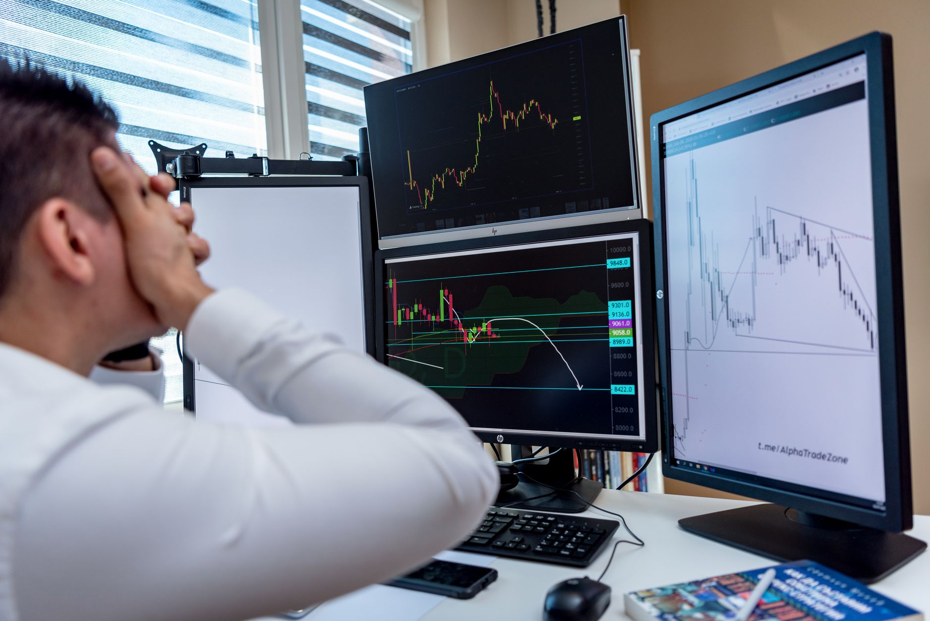 إدارة العواطف في تداول الأسهم العربية: دليل عملي للمتداول الذكي