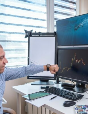 نقطة التحول في EUR/USD: خطوات تطبيق فيبوناتشي للمتداول العربي