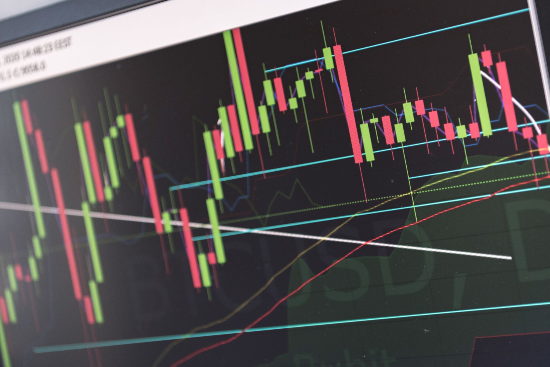 ما يخفى عنك: كيف تقلبات النفط تؤثر على فائدة بطاقات الائتمان في السعودية وما يمكنك فعله