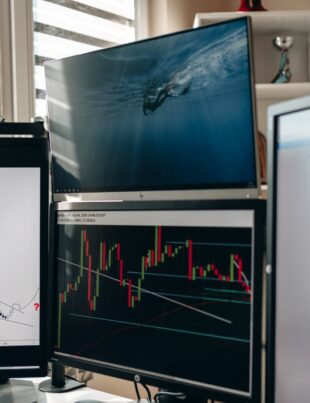 كيف تستفيد من التحليل المتعدد الفترات الزمنية في تداول الأسهم العربية