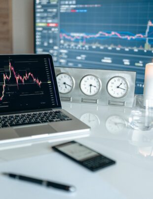 كيف تتخذ قرار شراء الذهب أو الفضة في دقائق عندما تتقلب الأسعار فجأة