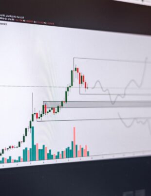 حساب الـ VaR لتحديد حجم الصفقة وإدارة المخاطر في سوق الأسهم العربية