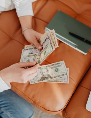 كيف تُنظّم محاسبتك الشخصية كعامل مستقل وتتحكم في تدفق النقد