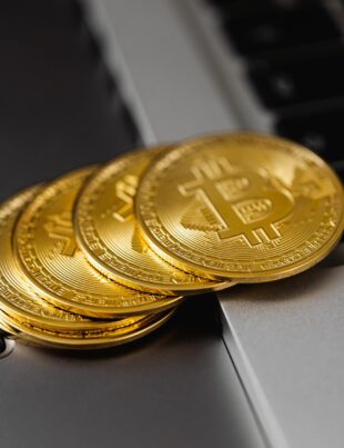 هل يستحق استخراج البيتكوين من المنزل في الوطن العربي؟ دليل عملي للتكلفة والجدوى