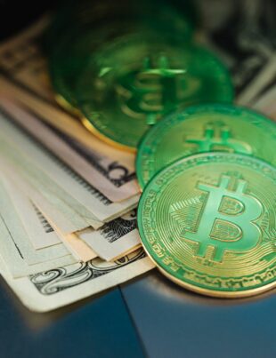 تحويل العملات بين الأفراد: طريقة ذكية لتقليل الخسارة عند تحويل الدولار أو اليورو إلى الريال