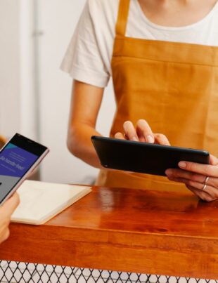 تحويل حسابك البنكي إلى محفظة QR: خطوات عملية لتسهيل مدفوعاتك اليومية