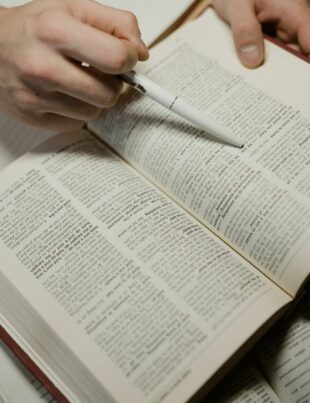 كيف يسهّل القرض الشخصي تمويل شهادة لغة أجنبية وتفتح لك أبواب فرص عمل جديدة