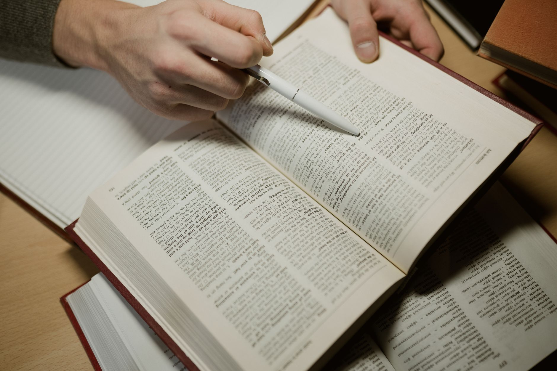 كيف يسهّل القرض الشخصي تمويل شهادة لغة أجنبية وتفتح لك أبواب فرص عمل جديدة
