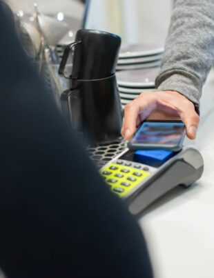 العملات المستقرة في العالم العربي: دليل عملي لاختيار واستخدام USDT وUSDC وDAI
