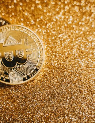 البيتكوين كبديل للذهب في دول الخليج: هل يقدر يثبّط قيمة مدخراتك؟