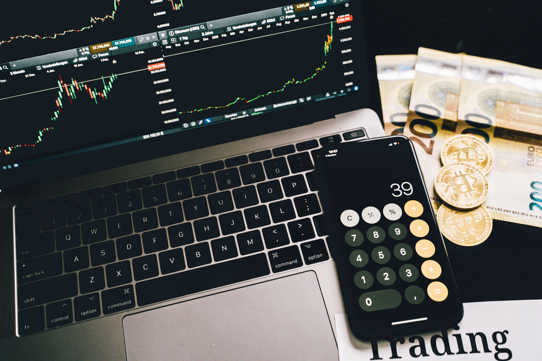 كيف تختار منصة تحويل عملات غير بنكية لتقليل خسارة تحويل الدولار أو اليورو إلى الريال