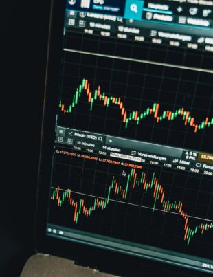 كيف تستغل بيانات التضخم في دول الخليج لتوقيت صفقات الأسهم العربية
