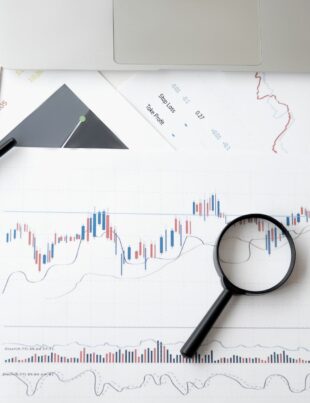 كيف تستفيد من أدوات الذكاء الاصطناعي المجانية لتوقع حركة السهم العربي