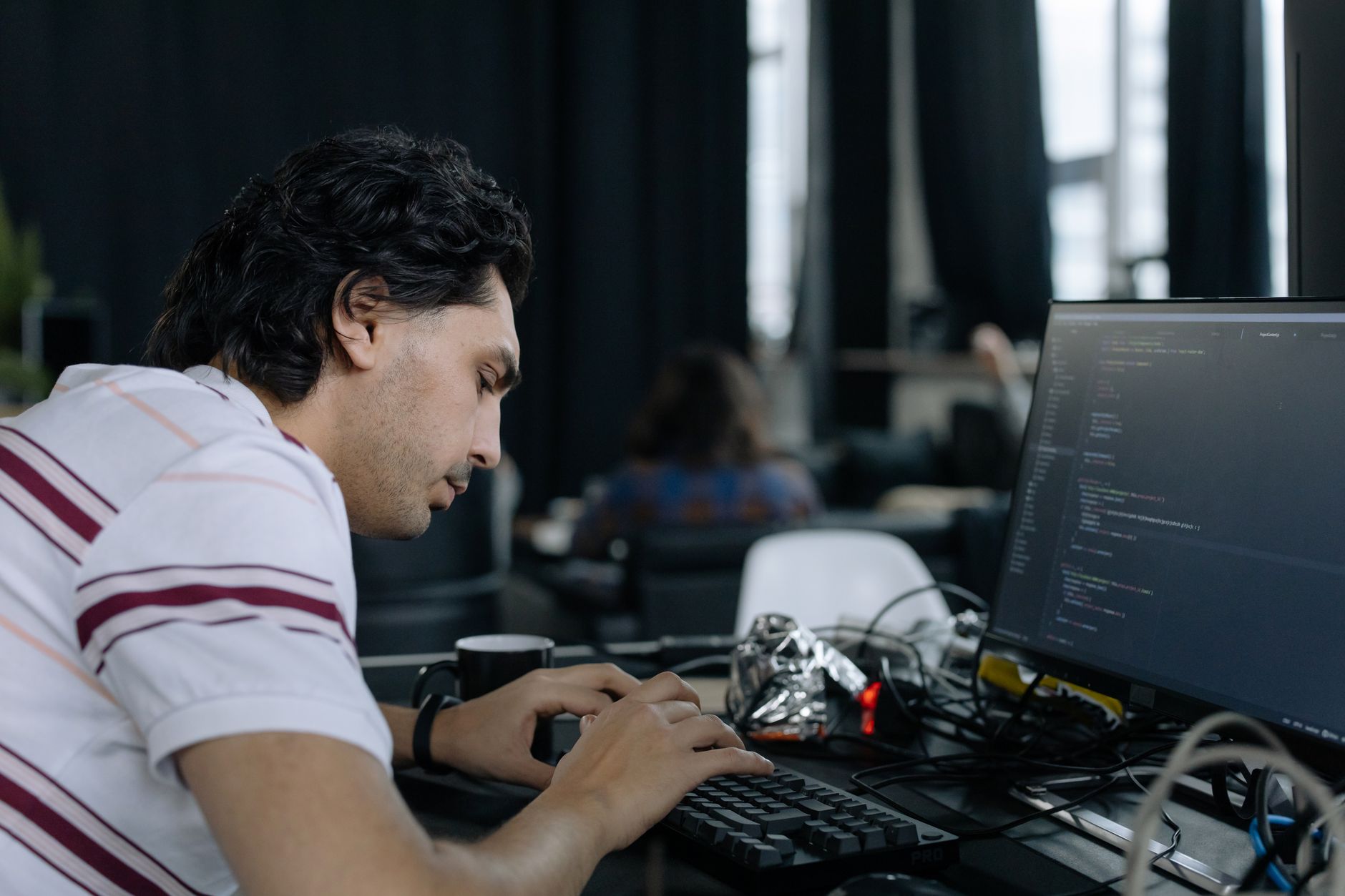 بناء منتج رقمي بميزانية صفرية: دليل عملي للريادي باستخدام أدوات No‑Code