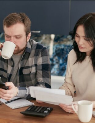 ما يفعله ارتفاع أو انخفاض النفط بفاتورة الكهرباء في بيتك السعودي – دليل عملي للتوفير