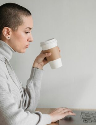 اختبار فكرة مشروعك في 48 ساعة: منهجية سريعة بأدوات مجانية