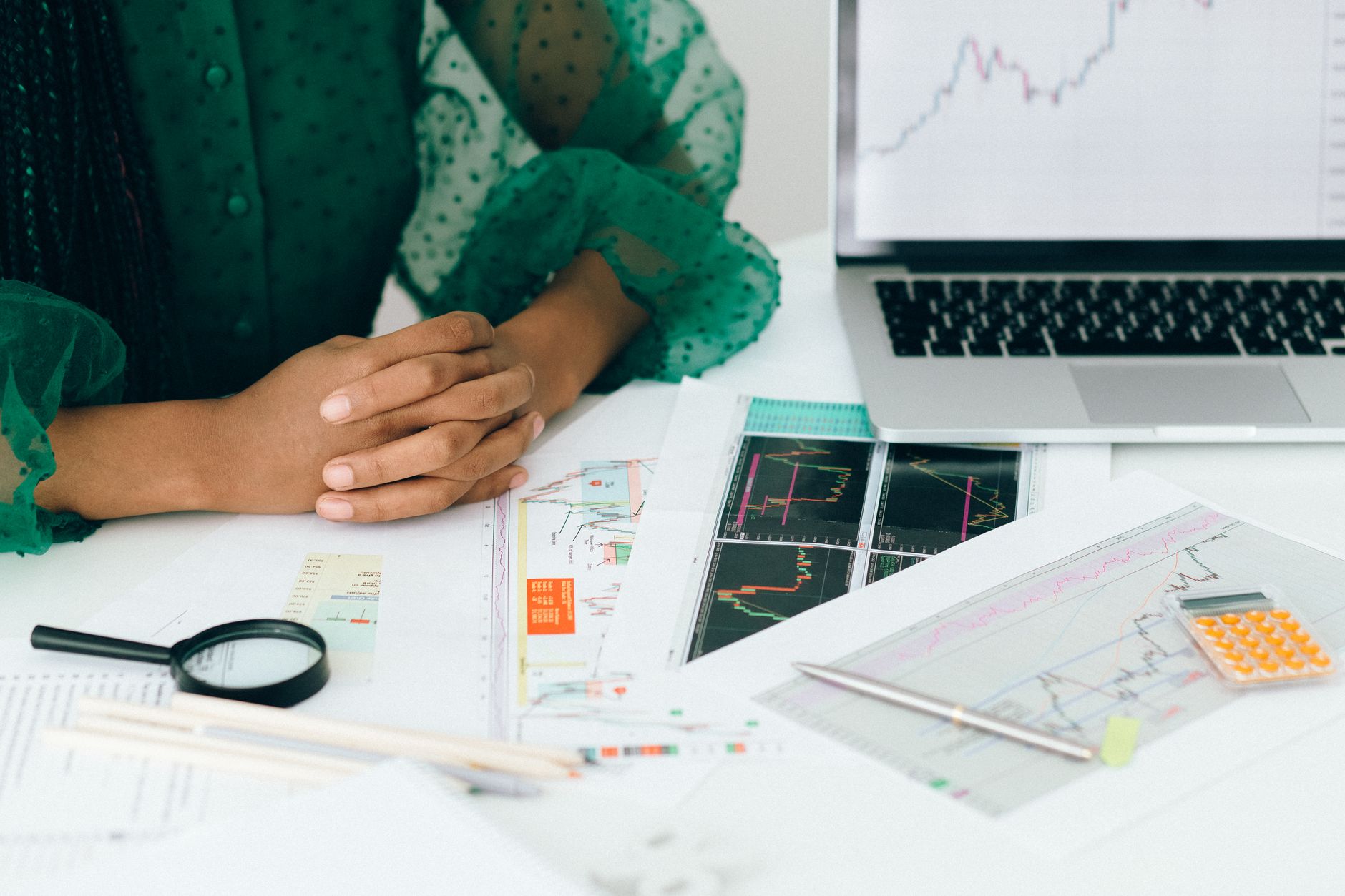 تغلب على الأخطاء النفسية في تداول EUR/USD: دليل عملي للمتداول العربي