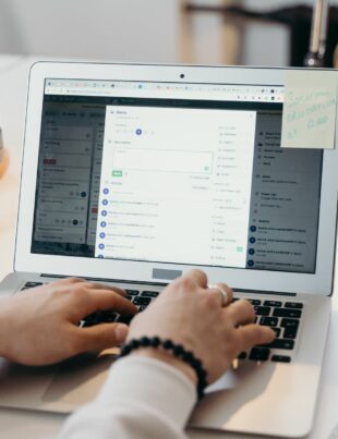 خدمة فريلانسر لاستبيانات رضا العملاء: طريقك لضمان دخل ثابت