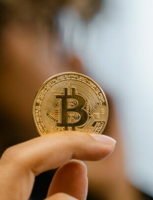توكنات الأمان: جسر بين الأسواق التقليدية والعملات الرقمية للمستثمر العربي