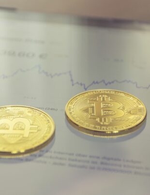 البيتكوين كوسيط لتقليل خسارة تحويل الدولار إلى الريال