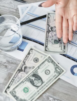 كيف تدير تدفق النقد اليومي لمشروعك الصغير وتتفادى العجز