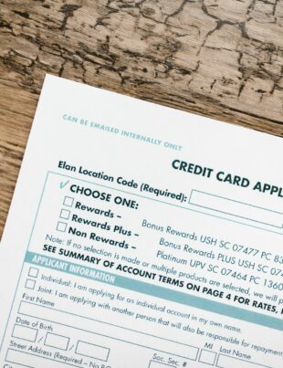 بطاقة ائتمان بمكافآت مرنة: كيف تختار الأداة التي تتكيف مع نمط إنفاقك المتغيّر